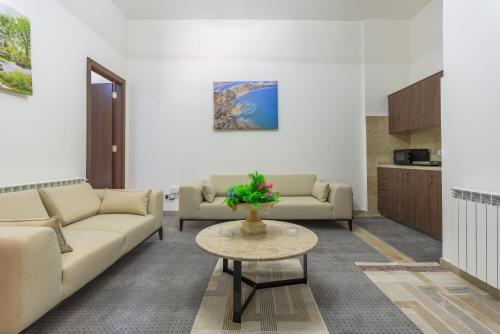 Posezení v ubytování Pearl of Faqra - Studios & Apartments