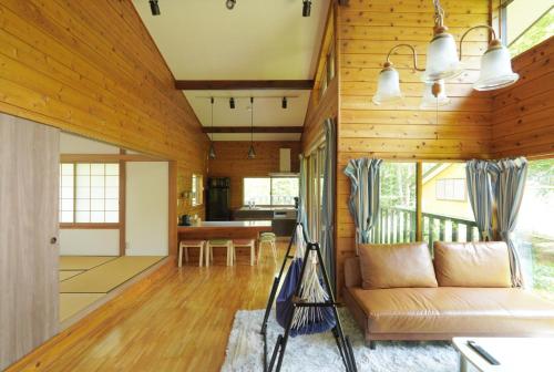 a living room with a couch and a kitchen at HARUNA VILLA - Vacation STAY 27961v in Kita-karuizawa