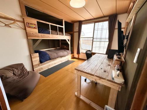 a room with two bunk beds and a desk at HAGINOTCHI - Vacation STAY 36993v in Shiraoi