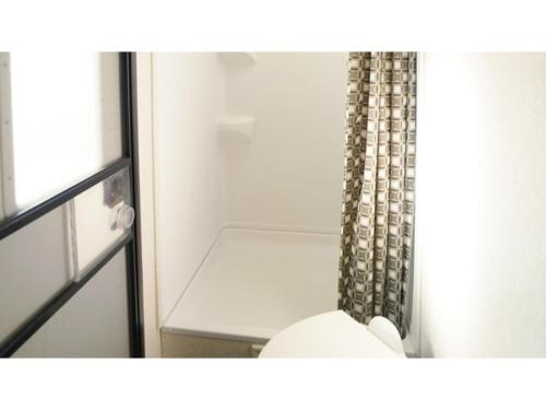 a shower in a bathroom with a shower curtain at OCEAN FRONT TATEYAMA - Vacation STAY 66625v in Tateyama