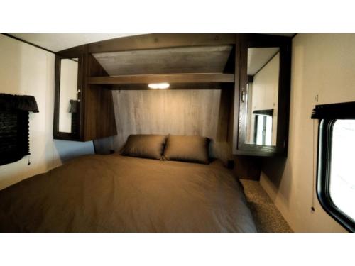 a bed in the back of a trailer at OCEAN FRONT TATEYAMA - Vacation STAY 66625v in Tateyama
