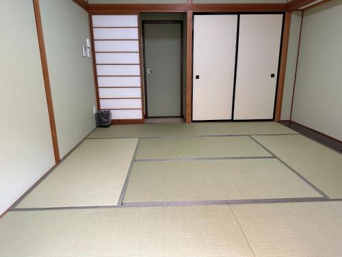 an empty room with doors and ailed floor at GONZOU-HOUSE - Vacation STAY 42967v in Zao