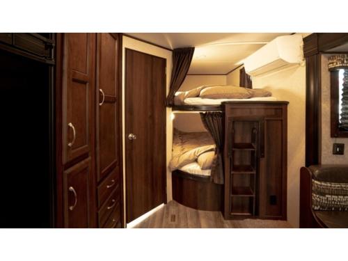 a small room with two bunk beds in it at OCEAN FRONT TATEYAMA - Vacation STAY 61331v in Tateyama