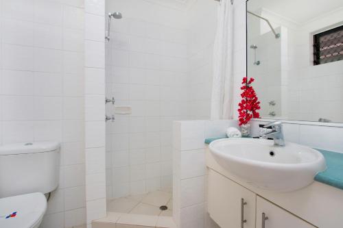 Phòng tắm tại Cairns City Palms