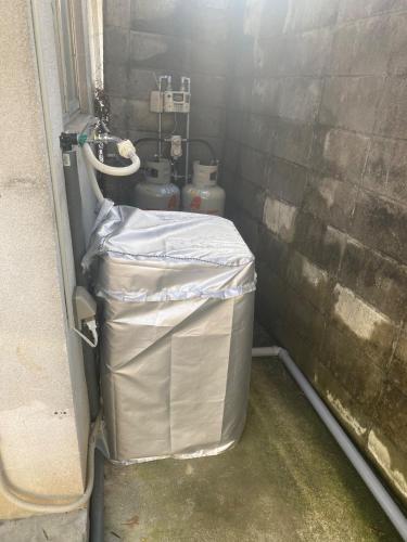 a bathroom with a trash can next to a wall at Gohuku - Vacation STAY 41804v in Kami-ichi