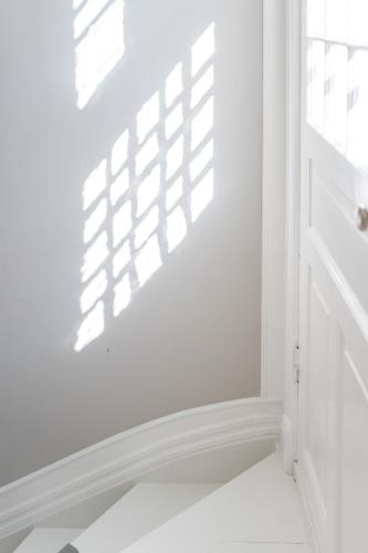 a white room with a window and a white door at Sekelskifte villan in Huskvarna