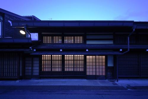 an external view of a building at night at Makotoya Ohjin - Vacation STAY 57534v in Takayama