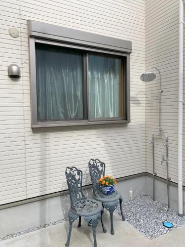 a patio with a table and chairs and a window at Calm Enoshima 102 - Vacation STAY 61941v in Kamakura