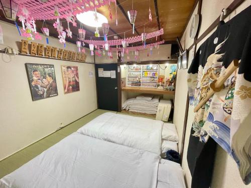 a small room with two beds in it at Shobi Building 2 208 - Vacation STAY 16685 in Tokyo