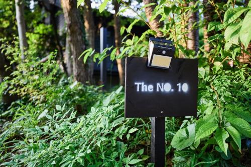 a sign with a laptop on top of it at The No,10 Forest Haven Villa - Vacation STAY 67009v in Tatsutori