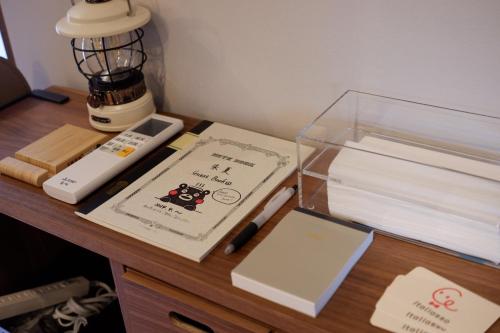 a desk with a clear box on a table with a blender at Shuka - Vacation STAY 75085v in Aso