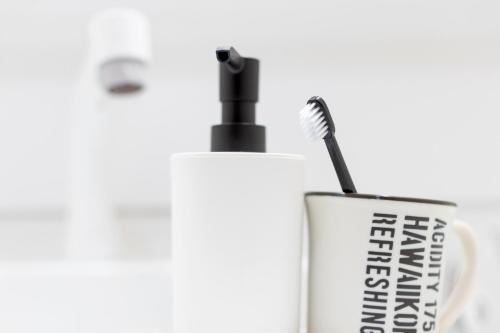 a toothbrush in a can next to a bottle of toothpaste at Genan no Sato - Vacation STAY 76405v in Odawara