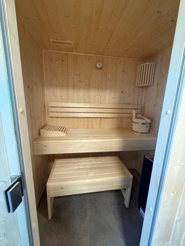 a wooden sauna with two benches in it at Penthouse-Ferienwohnung "Tom" in Butjadingen
