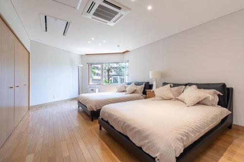 Ένα ή περισσότερα κρεβάτια σε δωμάτιο στο AOI Sauna SPA & Dog Villa HAKODATE - Vacation STAY 16937