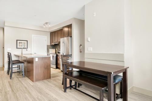 Galeriebild der Unterkunft Lakefront Lux 2BR Unit in Harrison Hot Springs