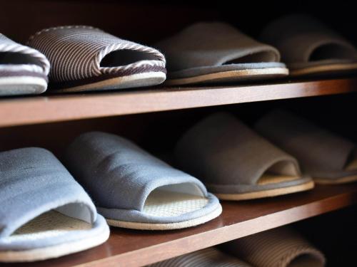 a row ofbrown towels sitting on a shelf at Ocean villa Oarai - Vacation STAY 94315v in Oarai