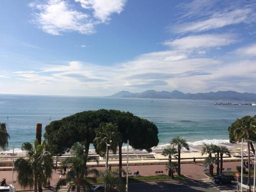 Cannes La Croisette - Studio face mer avec chambre cabine et balcon