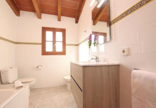 5-bedroom villa to enjoy with the family by Renthousing