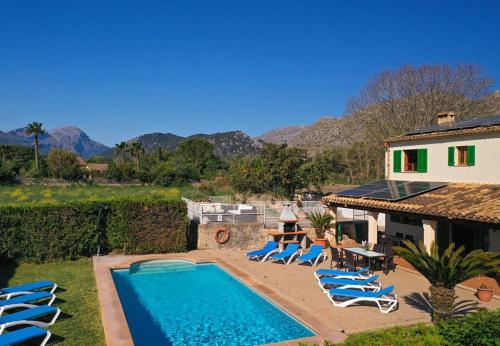 5-bedroom villa to enjoy with the family by Renthousing
