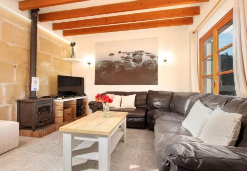 5-bedroom villa to enjoy with the family by Renthousing