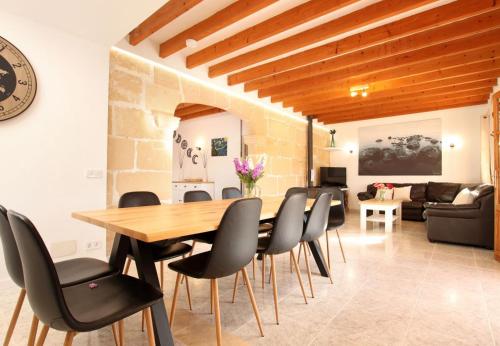 5-bedroom villa to enjoy with the family by Renthousing