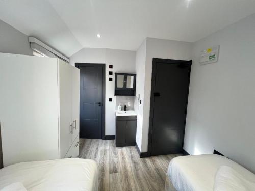 Ένα ή περισσότερα κρεβάτια σε δωμάτιο στο Comfy 5-Bedroom House in Reading