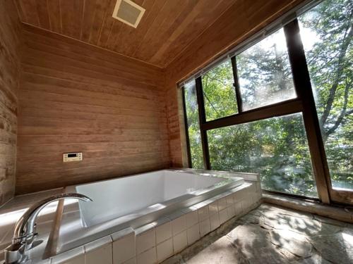 a large bath tub in a room with a window at THEIR SATOYAMA FIELD - Vacation STAY 29945v in Kurobane