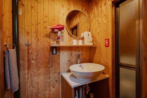 a bathroom with a sink and a mirror at ARCH HOUSE TAKASHIMA - Vacation STAY 31925v in Takashima
