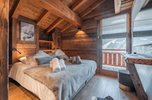 Ένα ή περισσότερα κρεβάτια σε δωμάτιο στο Mountain Luxury Chalet With Spa Near Mont Blanc