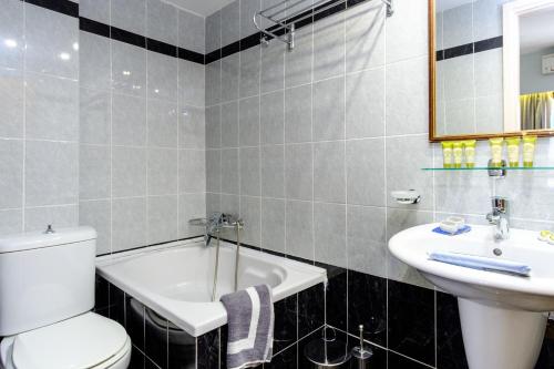 Phòng tắm tại Aphrodite Hotel Syros