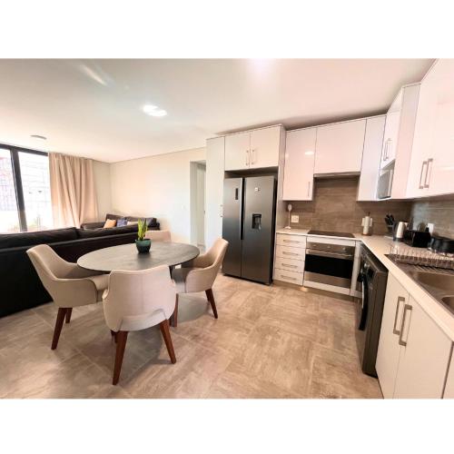 Η κουζίνα ή μικρή κουζίνα στο Sunny Apartment in Summerstrand within walking distance of the beach, PE