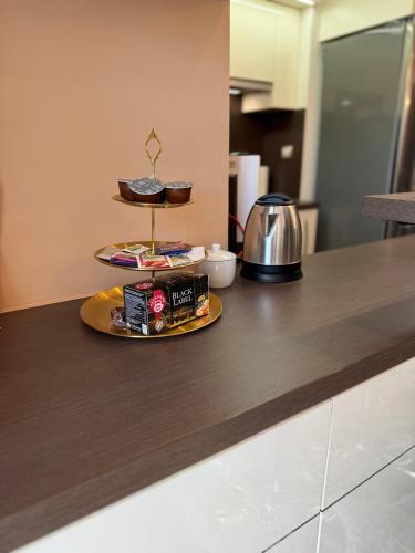 Кухня или мини-кухня в Local-Lux Apartman 3 szoba, privát parkoló
