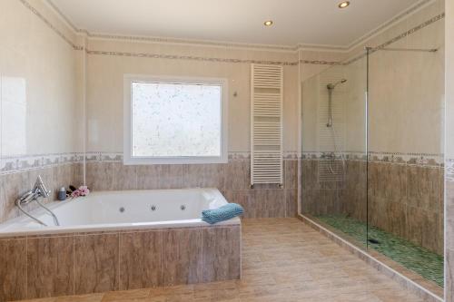 a large bathroom with a tub and a shower at Fields & Beachside Villa by Fidalsa in Jacarilla