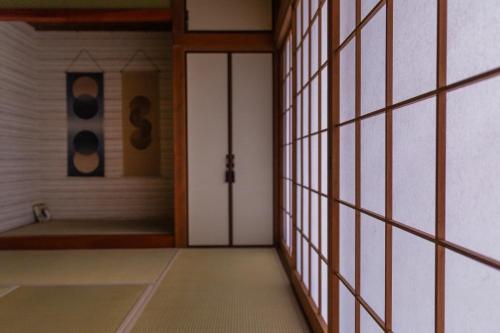 an empty hallway with a door and window at mion - Vacation STAY 52998v in Hota
