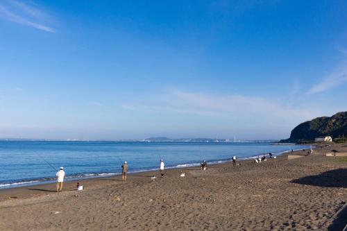 a group of people fishing on the beach at mion - Vacation STAY 52998v in Hota
