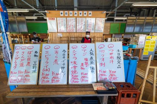 a group of signs with writing on them on a table at mion - Vacation STAY 52998v in Hota