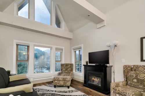 Afbeelding uit fotogalerij van 3BR Lakeside Retreat at Harrison in Harrison Hot Springs