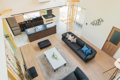an overhead view of the living room and kitchen of a house at SORA - Zao Sansuien Gaia Resort - Vacation STAY 54039v in To-katta