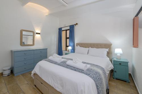 En eller flere senge i et værelse på San Lameer Villa 1909 - 1 Bedroom Classic - 2 pax - San Lameer Rental Agency