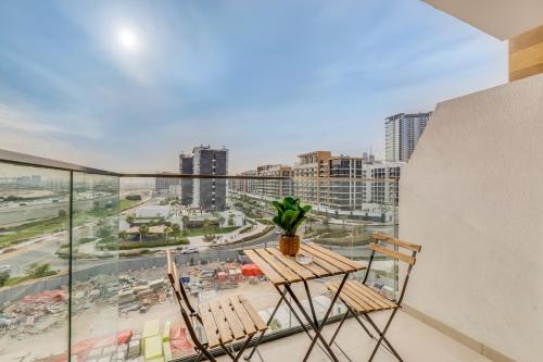 1BR Royal Bedroom with Pool & Gym Free