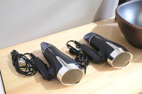 a table with a pair of headphones on a table at RAKUNTO - Vacation STAY 17633 in Mikage