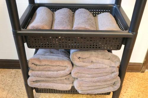a basket full of towels on a rack at RAKUNTO - Vacation STAY 17633 in Mikage