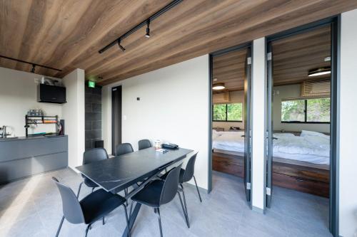 a dining room with a table and chairs and a bed at AKESUKE - Vacation STAY 67241v in Minamiawaji