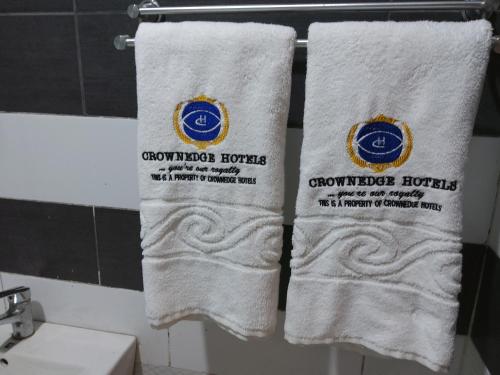 Πιστοποιητικό, βραβείο, πινακίδα ή έγγραφο που προβάλλεται στο Crownedge Hotels