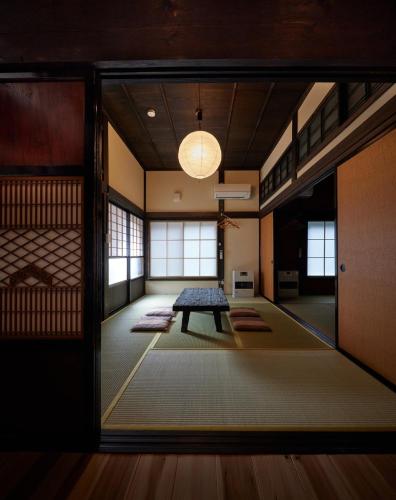 a room with a table in the middle of a room at Okuaga Totonoi-no-Yado VILLA IGASHIMA - Vacation STAY 87919v in Aga