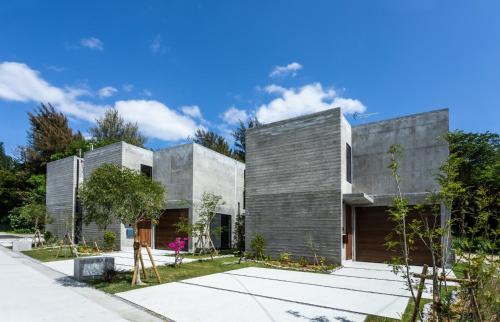 a house clad in grey brick at RYUKYU BREEZE No,1, No,2, No,3, No,4 - Vacation STAY 91466v in Nago