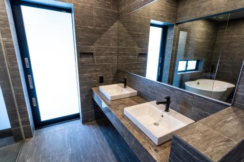 a bathroom with two sinks and a large mirror at RYUKYU BREEZE No,1, No,2, No,3, No,4 - Vacation STAY 91466v in Nago