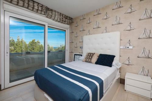 Luxurious Penthouse photo 2