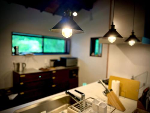 O bucătărie sau chicinetă la Glamping x Kominka MASAZUMI Tei -and- GLAMPING&BBQ VILLAGE Takibi Terrace - Vacation STAY 97130v