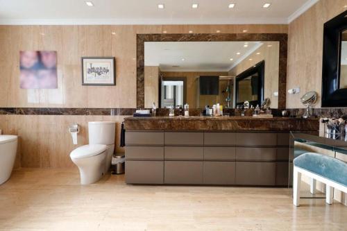 Luxurious Penthouse photo 3